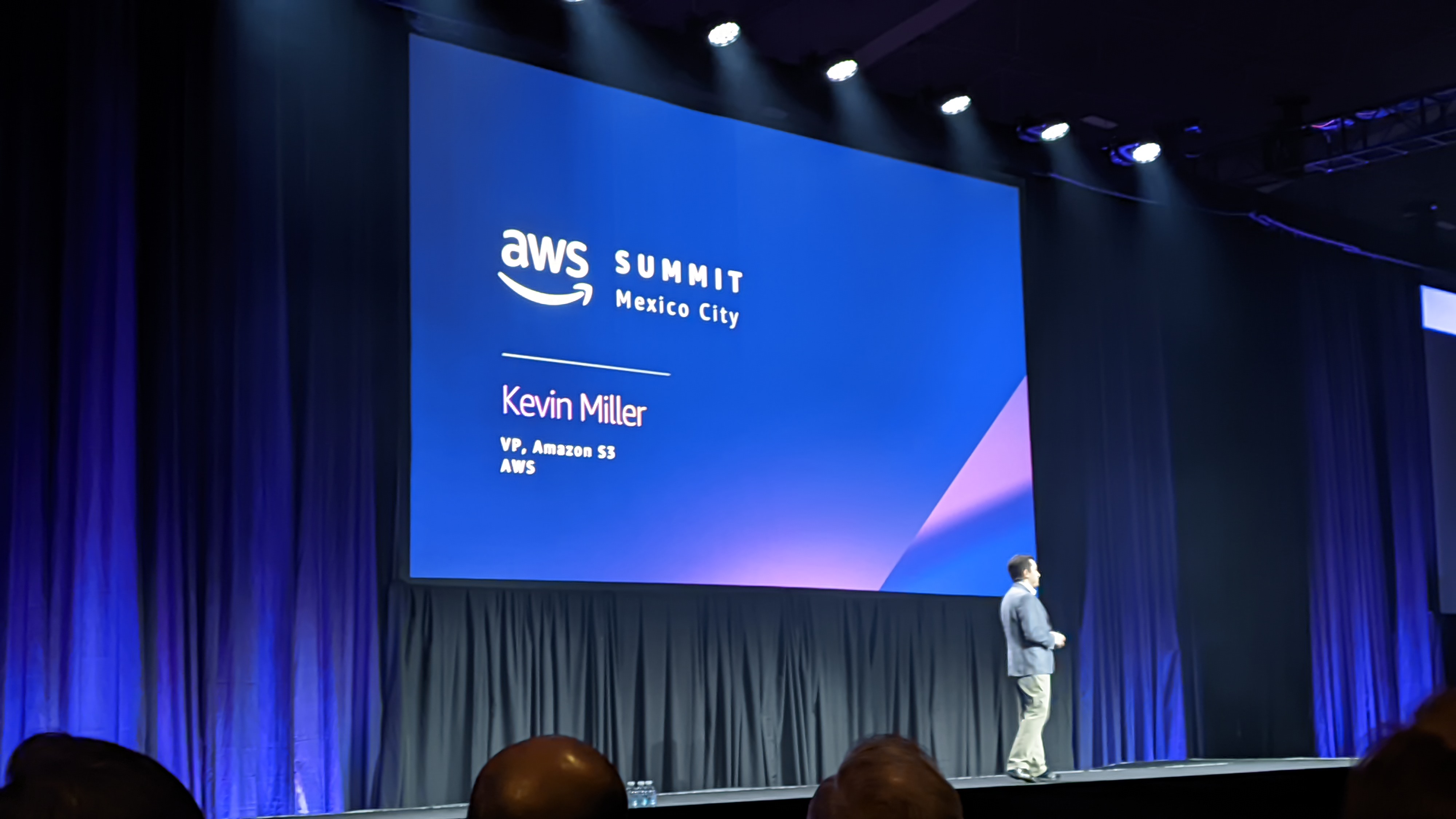 AWS Summit Mexico City - Kevin Miller