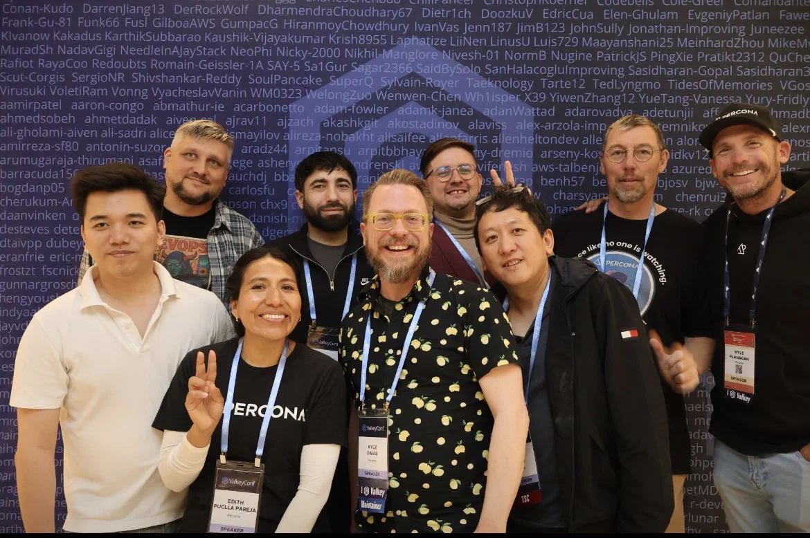 Percona and Valkey community group photo at ValkeyConf